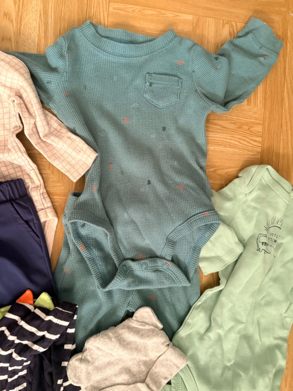 BABY BUNDLE - Picture 5 of 7